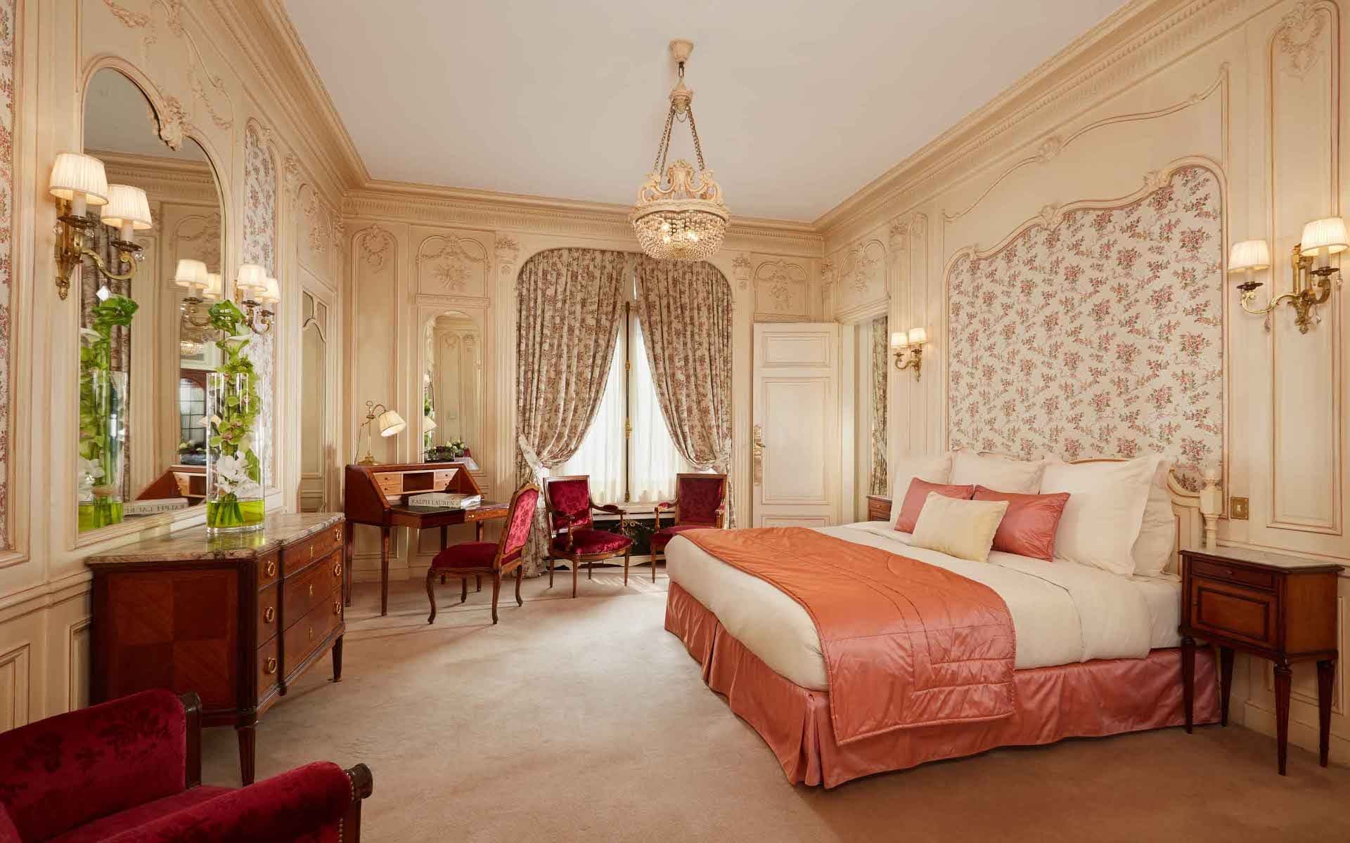 Eiffel tower deluxe room